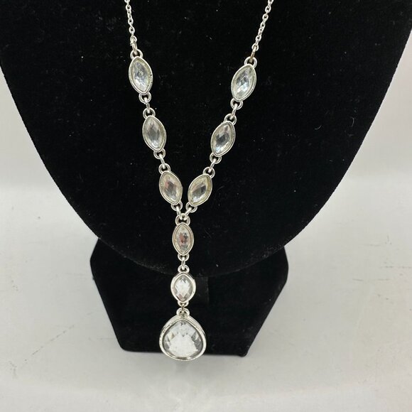 Silver Color Crystal Teardrop & Oval Pendant Necklace With Lobster Clasp Closure - Picture 3 of 6